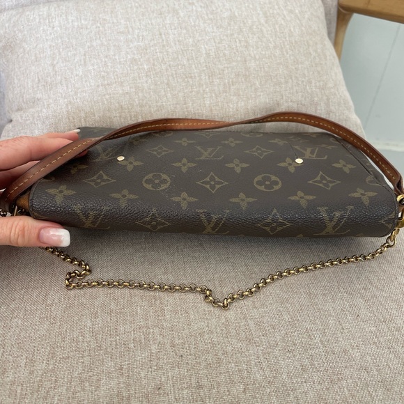 Louis Vuitton, favorite MM Crossbody Bag - Picture 12 of 16